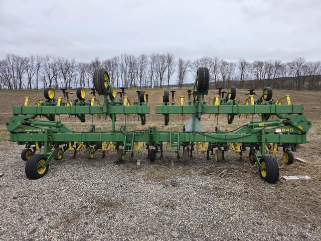 Image of John Deere 845 equipment image 2