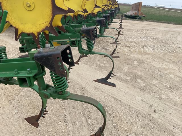 Image of John Deere 845 equipment image 4