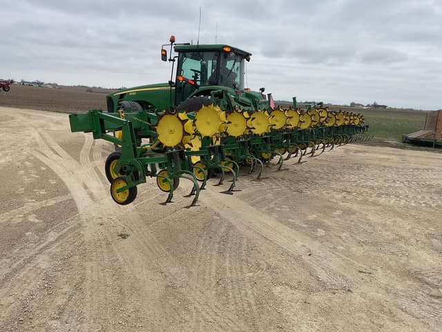 Image of John Deere 845 equipment image 1