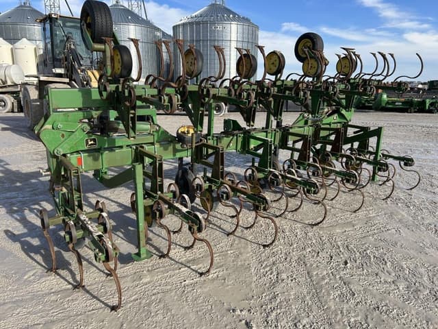 Image of John Deere 845 equipment image 4