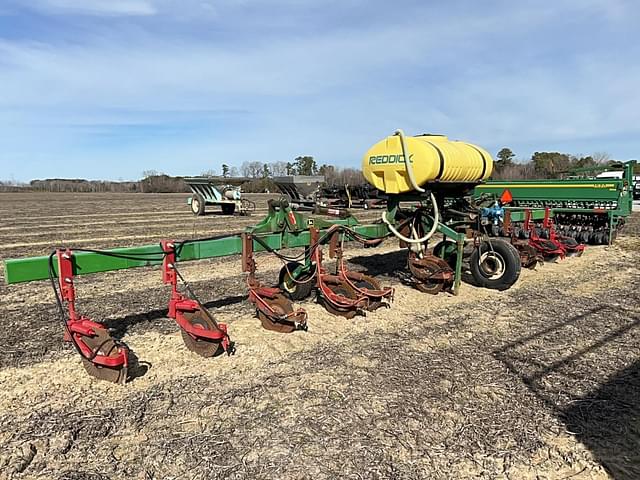 Image of John Deere 845 equipment image 4