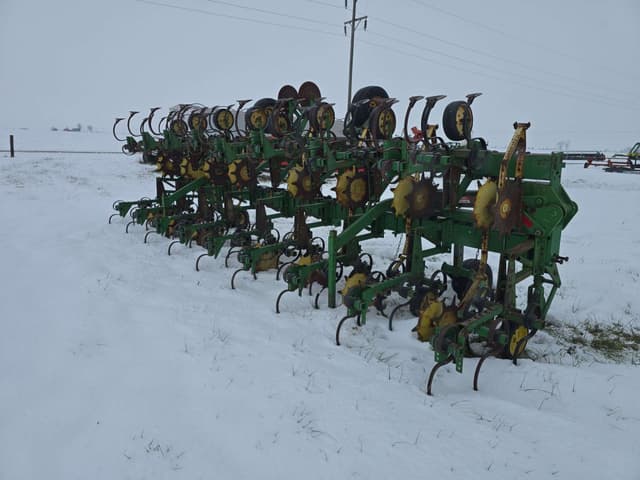 Image of John Deere 845 equipment image 4