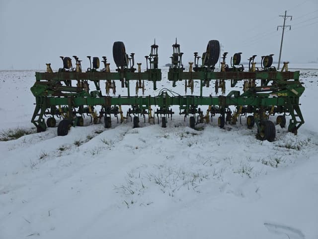 Image of John Deere 845 equipment image 1
