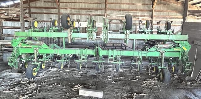 Image of John Deere 845 equipment image 1