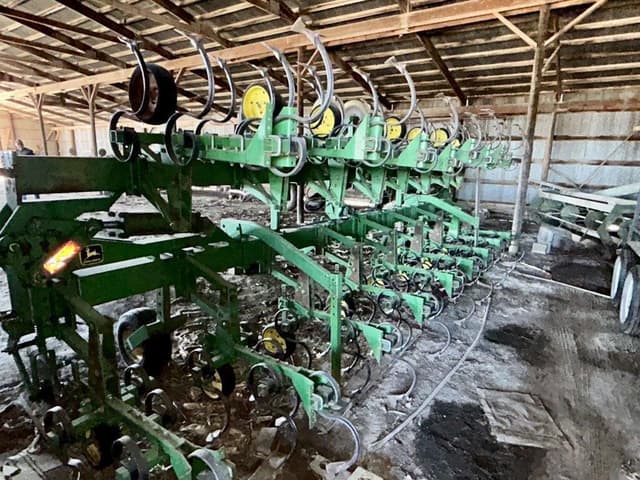 Image of John Deere 845 equipment image 2