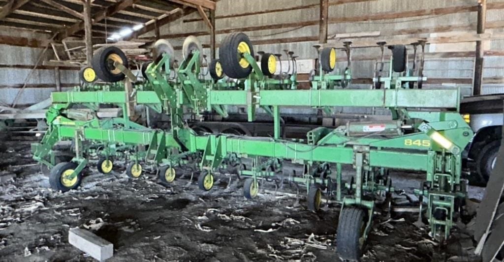 John Deere 845 Equipment Image0