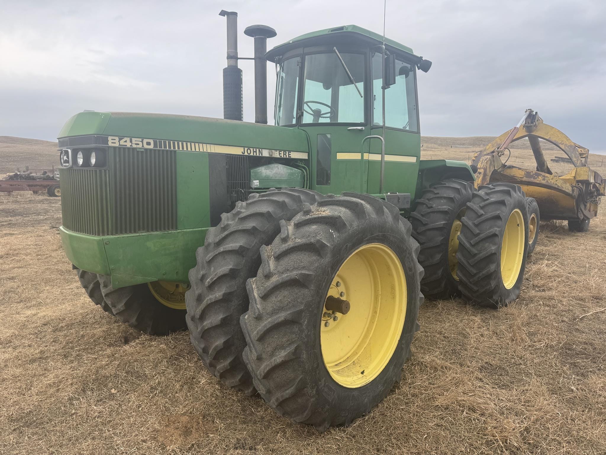 John Deere 8450 Equipment Image0