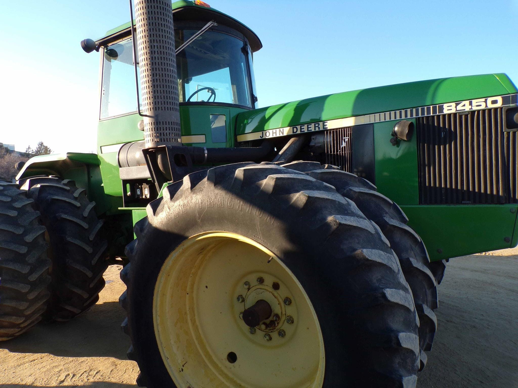 John Deere 8450 Equipment Image0