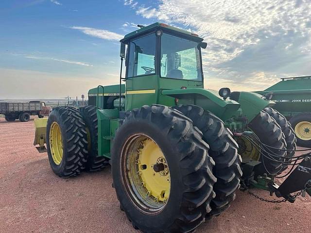 Image of John Deere 8450 equipment image 1