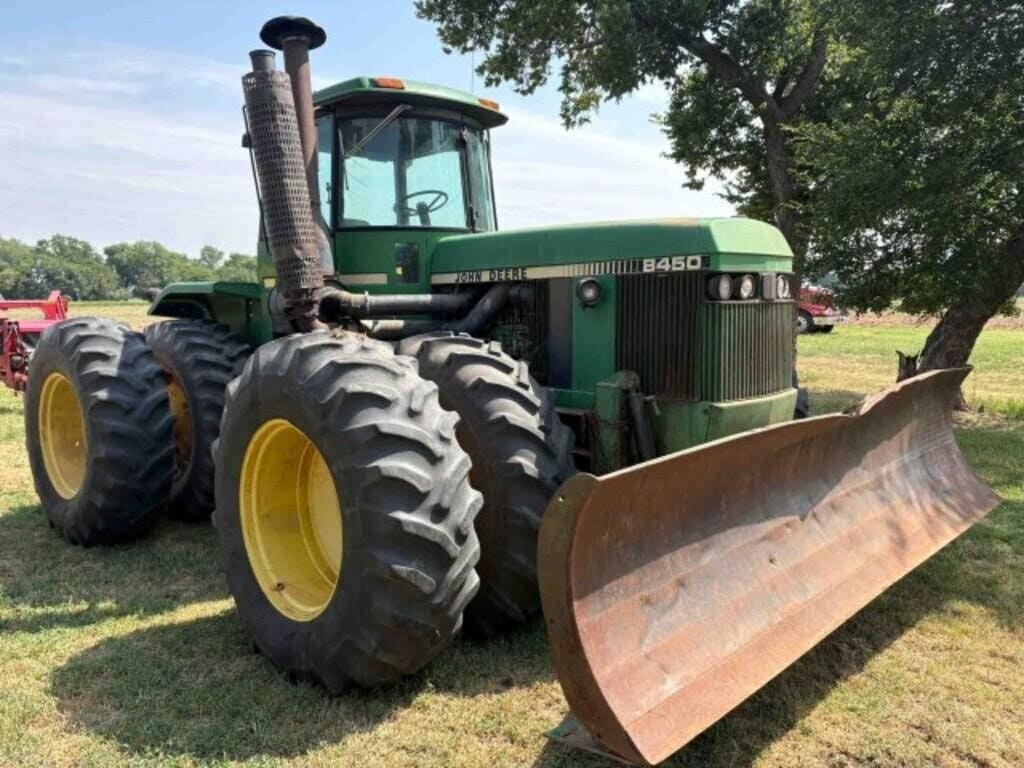 John Deere 8450 Equipment Image0