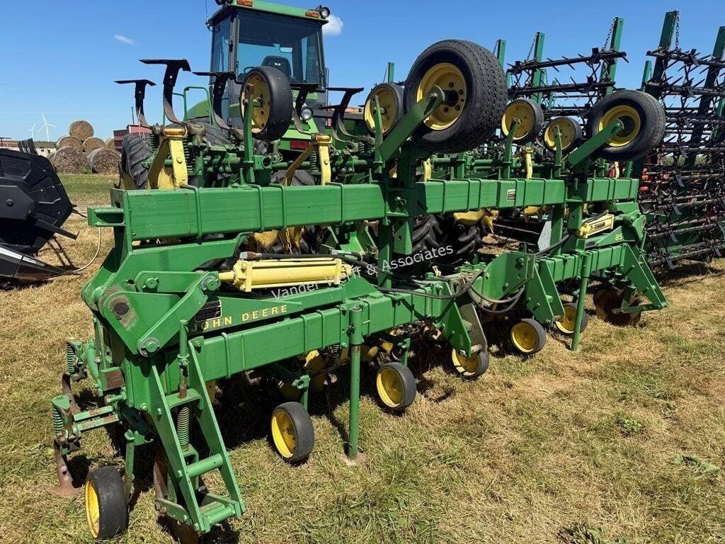 John Deere 85 Equipment Image0