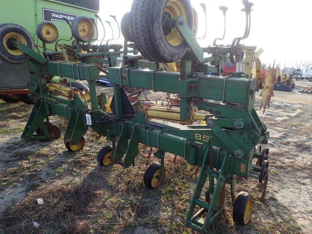 Image of John Deere 85 equipment image 4