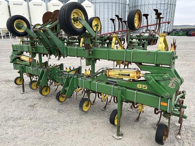 Image of John Deere 85 equipment image 2