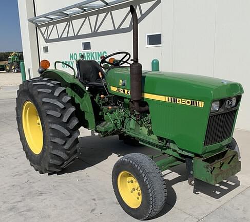 Image of John Deere 850 equipment image 2