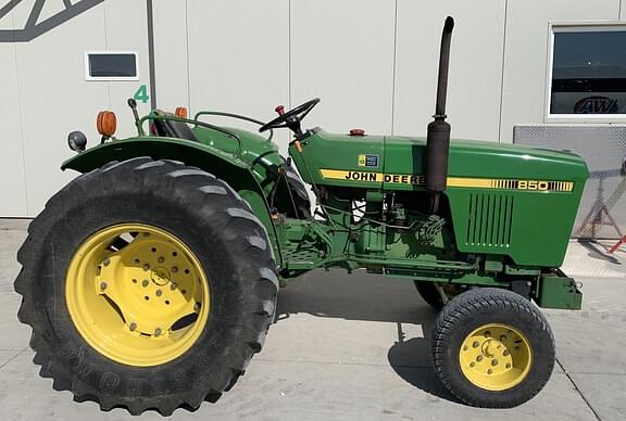 Image of John Deere 850 equipment image 2