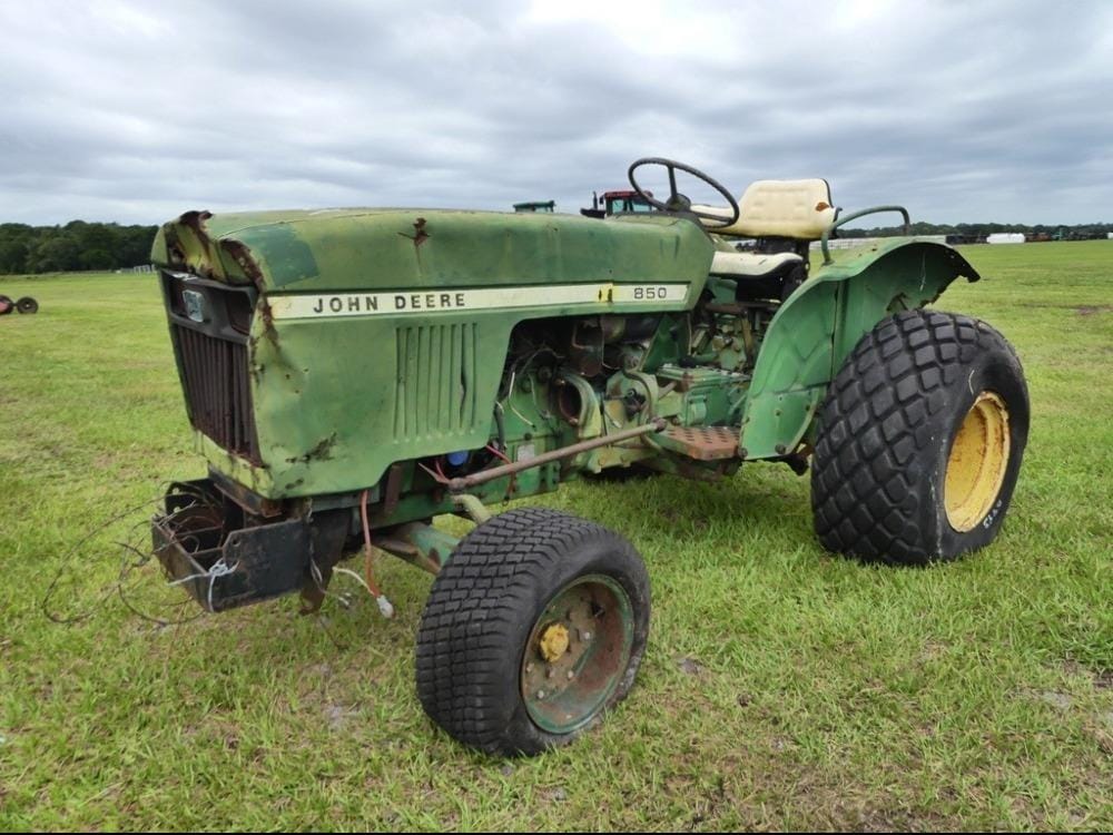 John Deere 850 Equipment Image0