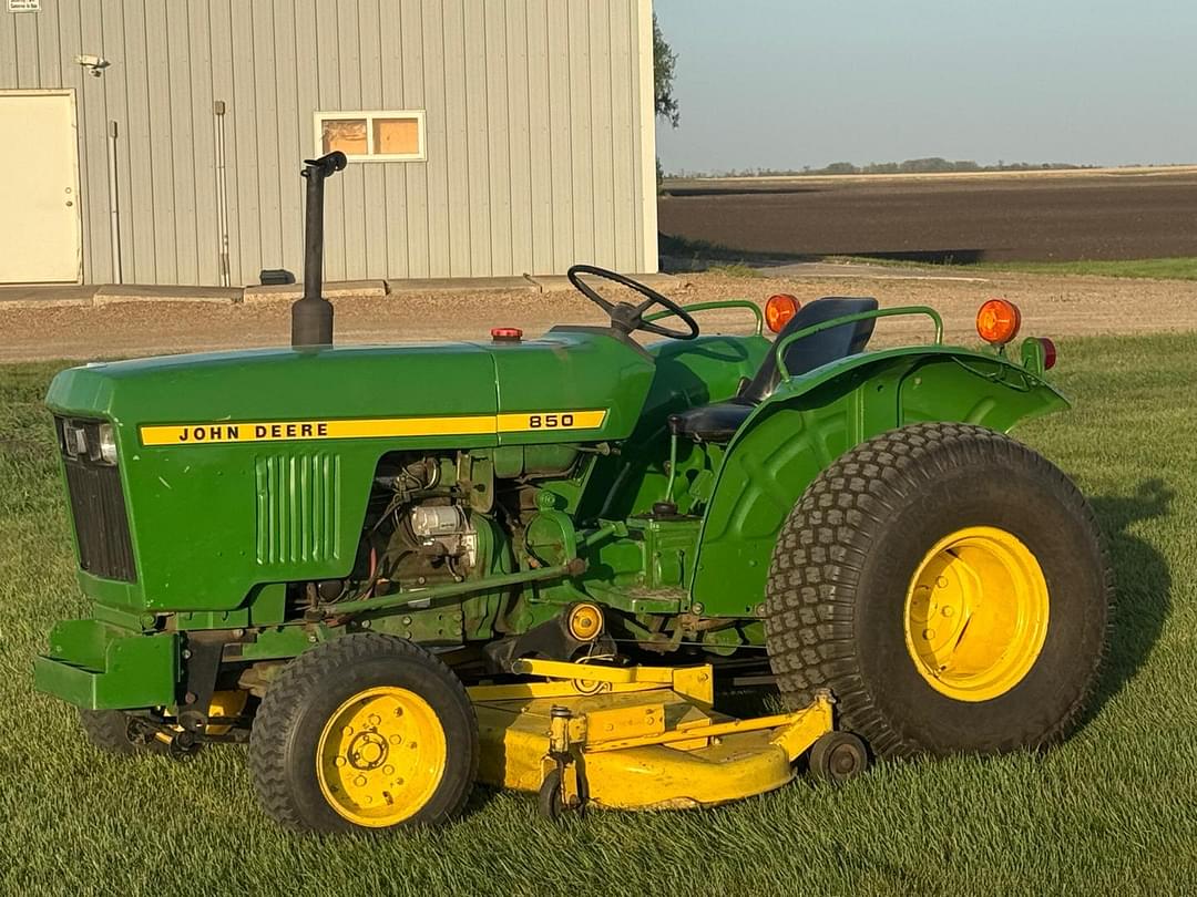 Image of John Deere 850 Primary image