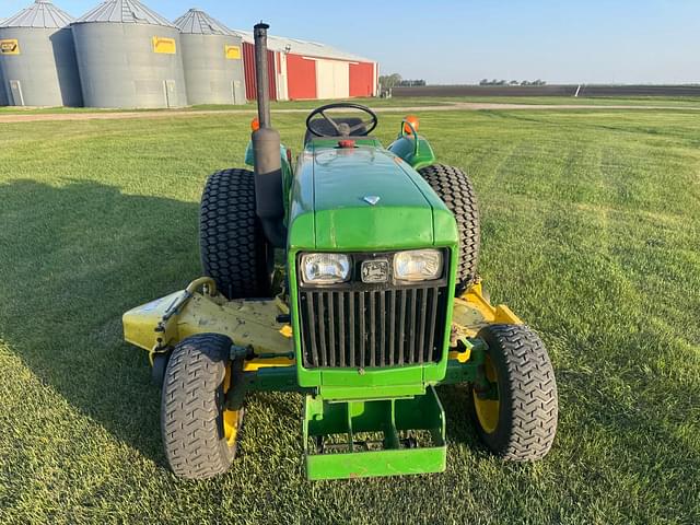 Image of John Deere 850 equipment image 2