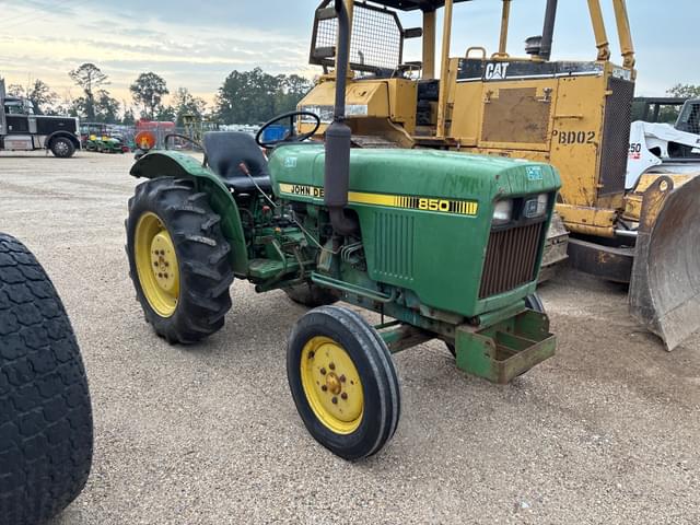 Image of John Deere 850 equipment image 1