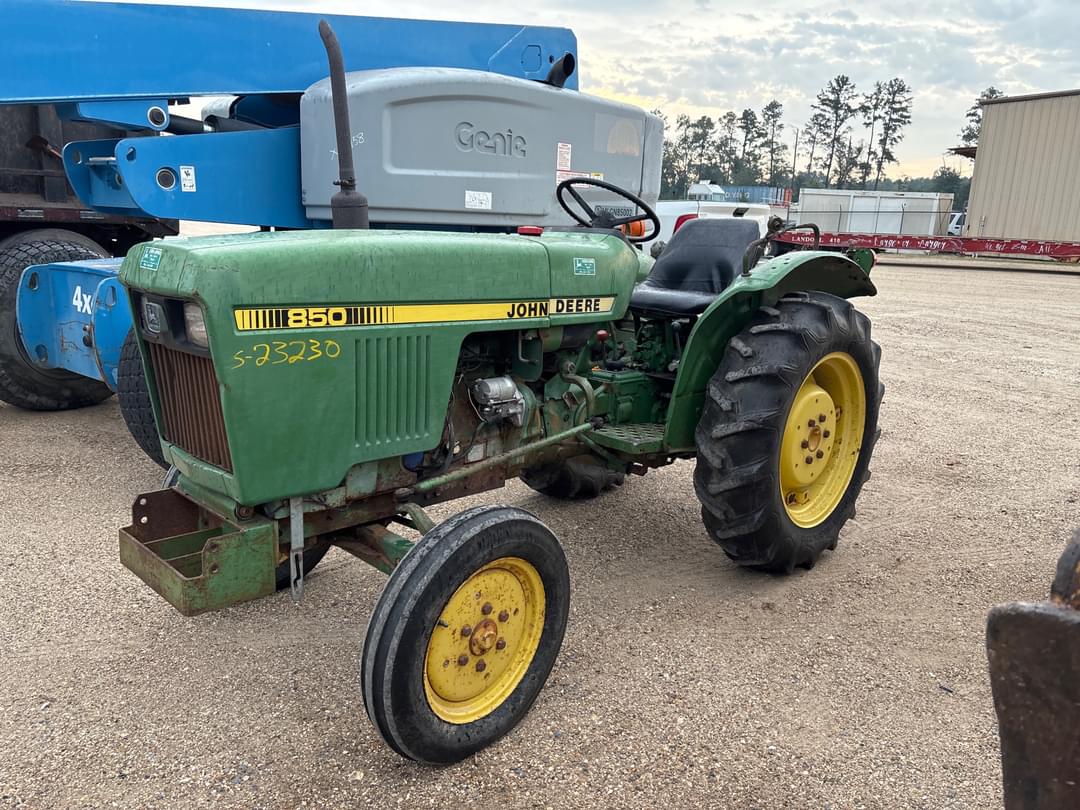 Image of John Deere 850 Primary image