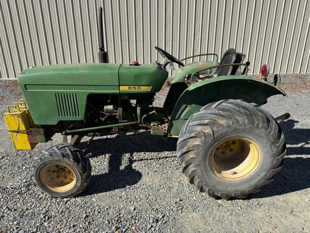 Image of John Deere 850 equipment image 1