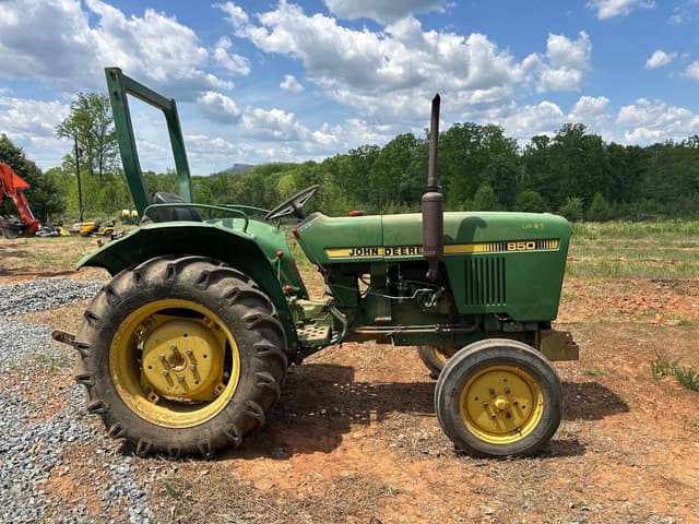 Image of John Deere 850 equipment image 1