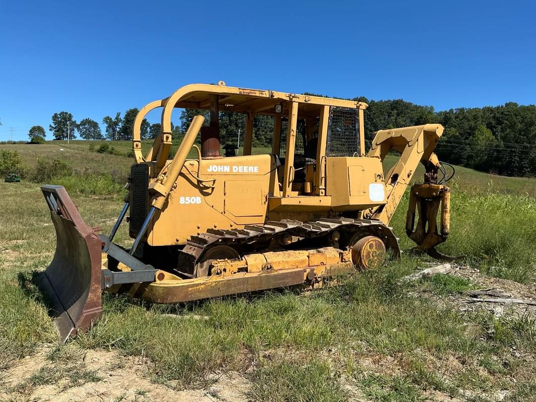 Image of John Deere 850B Primary image