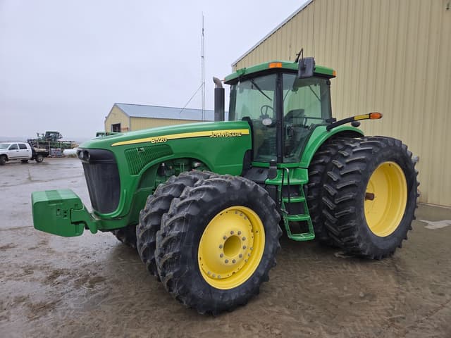Image of John Deere 8520 equipment image 1