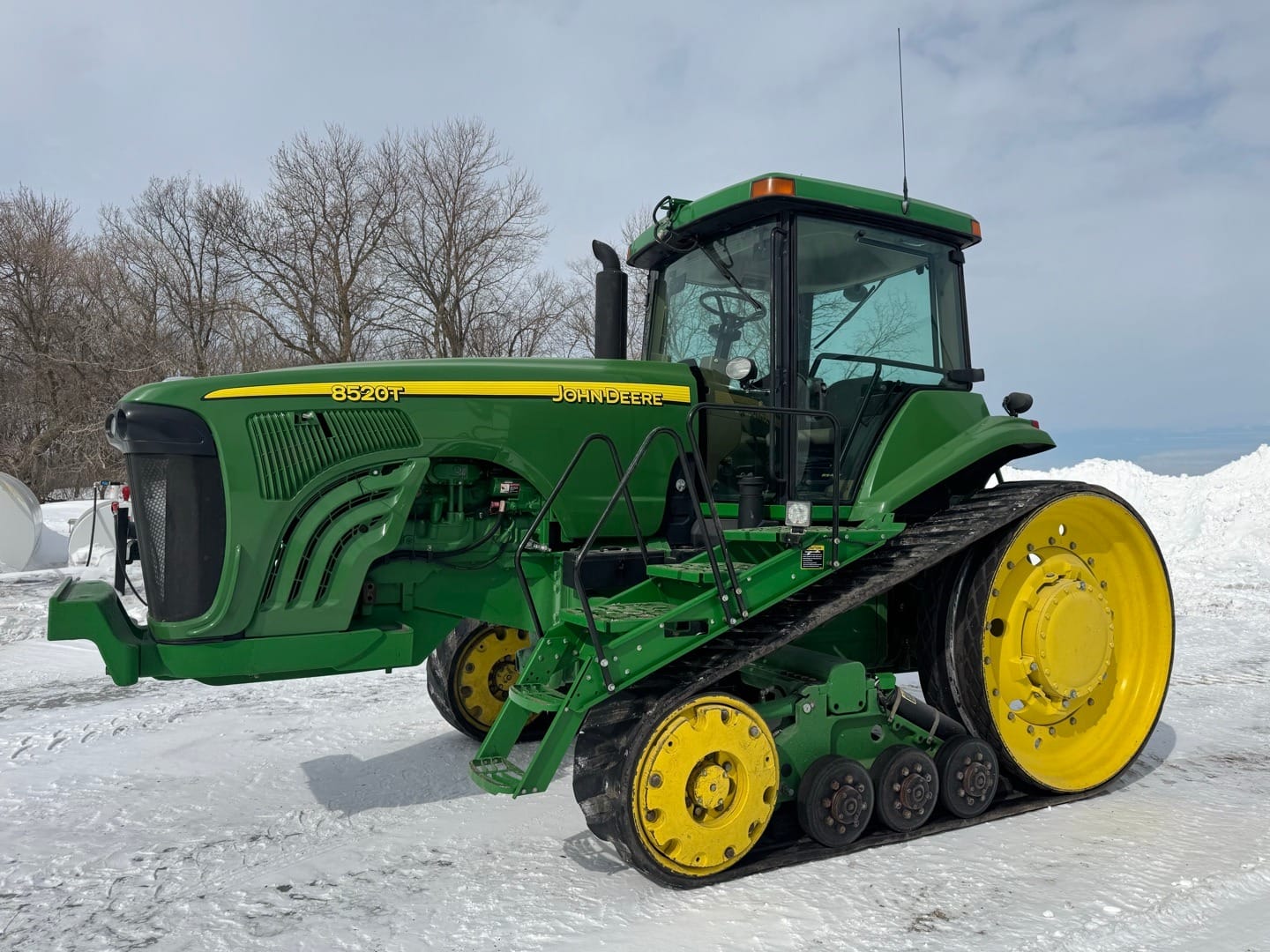 John Deere 8520T Equipment Image0