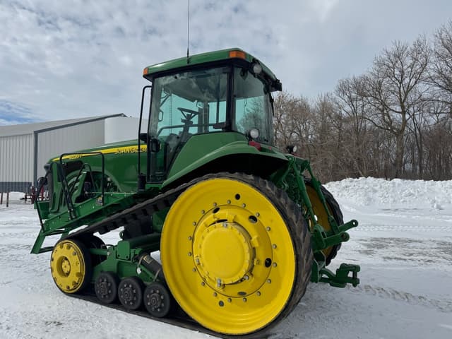 Image of John Deere 8520T equipment image 4