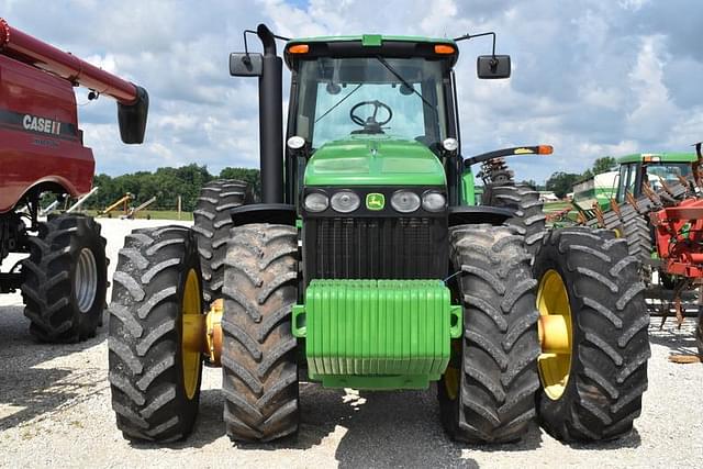 Image of John Deere 8530 equipment image 1