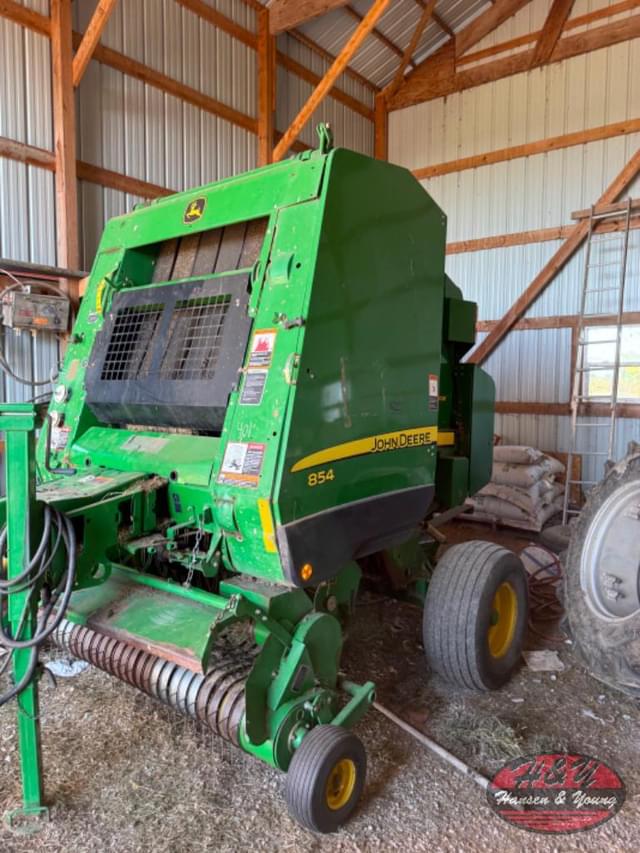 Image of John Deere 854 equipment image 1