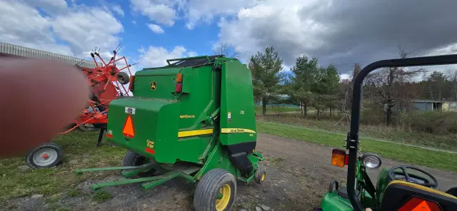 Image of John Deere 854 equipment image 4
