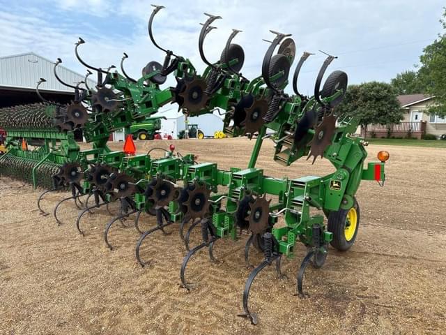 Image of John Deere 856 equipment image 2