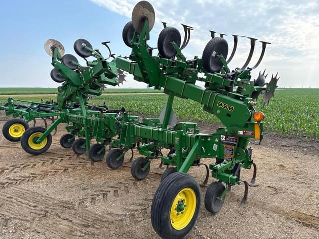 Image of John Deere 856 equipment image 1