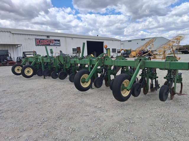 Image of John Deere 856 equipment image 2