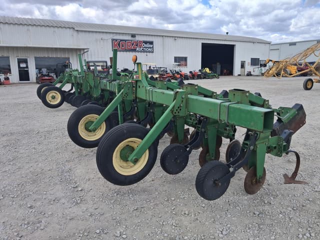 Image of John Deere 856 equipment image 4