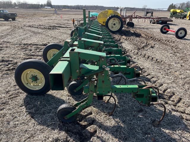 Image of John Deere 856 equipment image 4