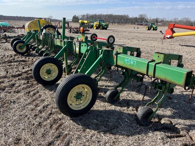 Image of John Deere 856 equipment image 3