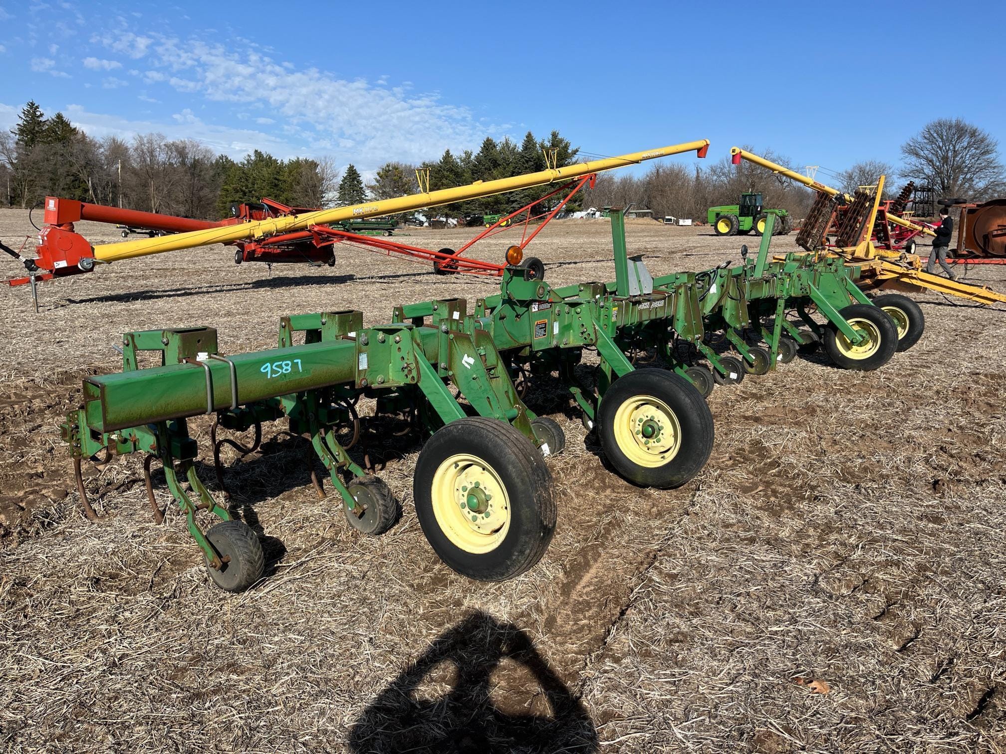 John Deere 856 Equipment Image0