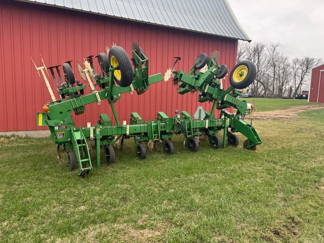 Image of John Deere 856 equipment image 2