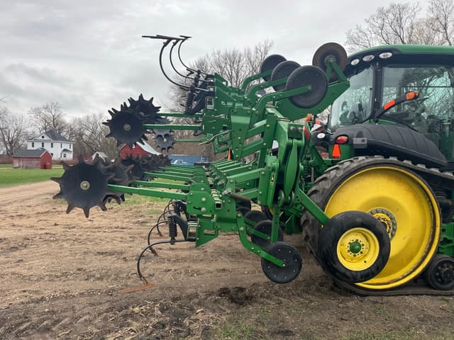 Image of John Deere 856 equipment image 4