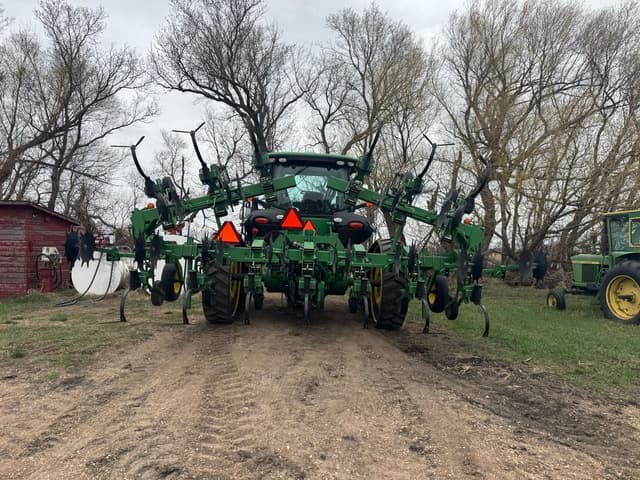 Image of John Deere 856 equipment image 1