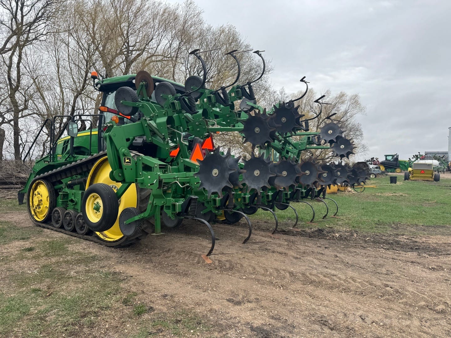 John Deere 856 Equipment Image0