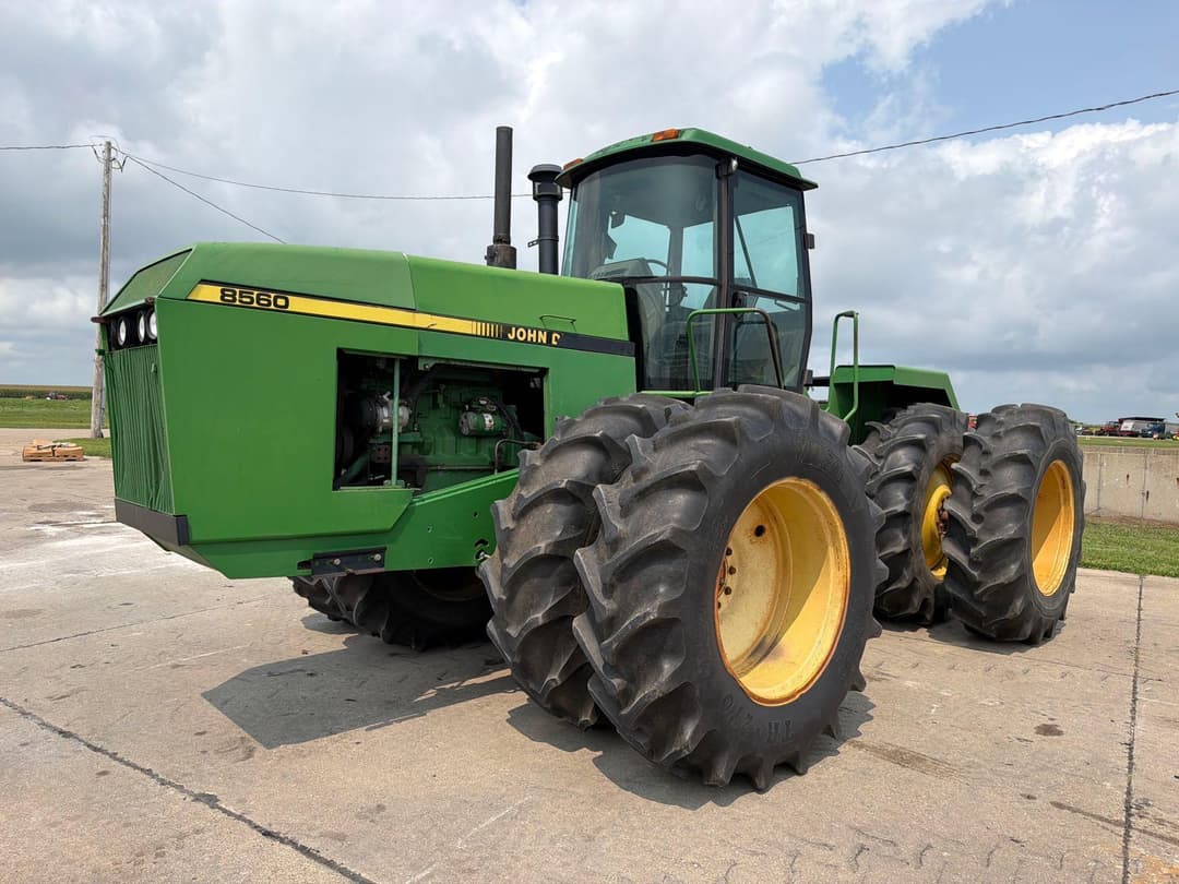 Image of John Deere 8560 Primary image