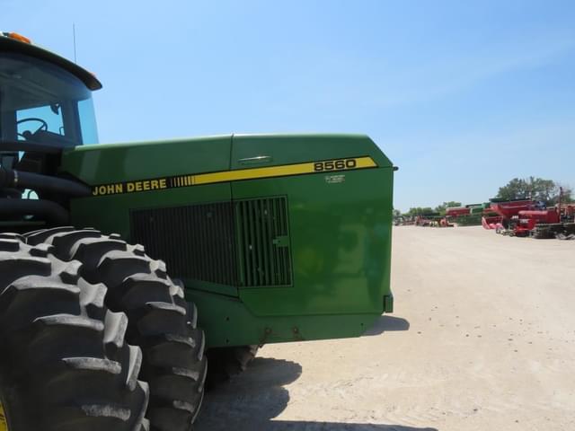 Image of John Deere 8560 equipment image 1