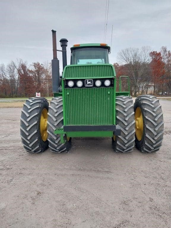 Image of John Deere 8570 equipment image 1