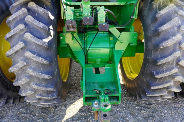 Image of John Deere 8570 equipment image 4