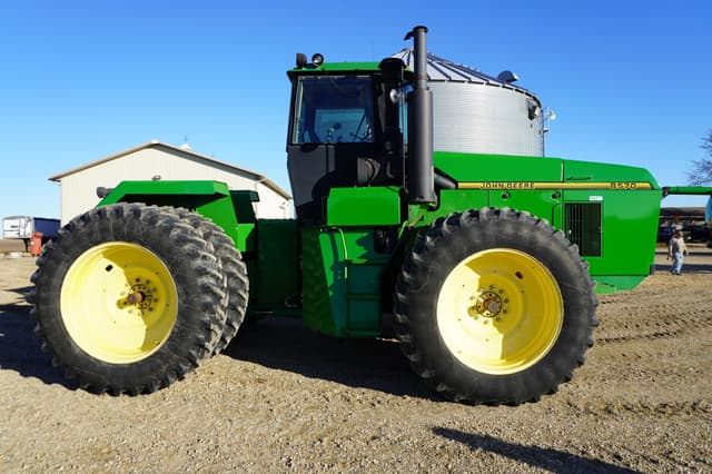 Image of John Deere 8570 equipment image 1