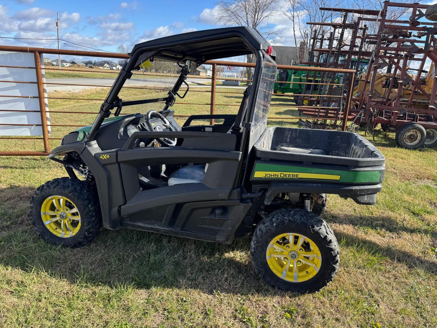 John Deere Gator RSX860i Equipment Image0